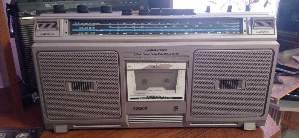 Продам магнітолу Philips 8214