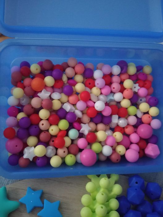 Vendo acessórios para fazer prendedor de chupetas
