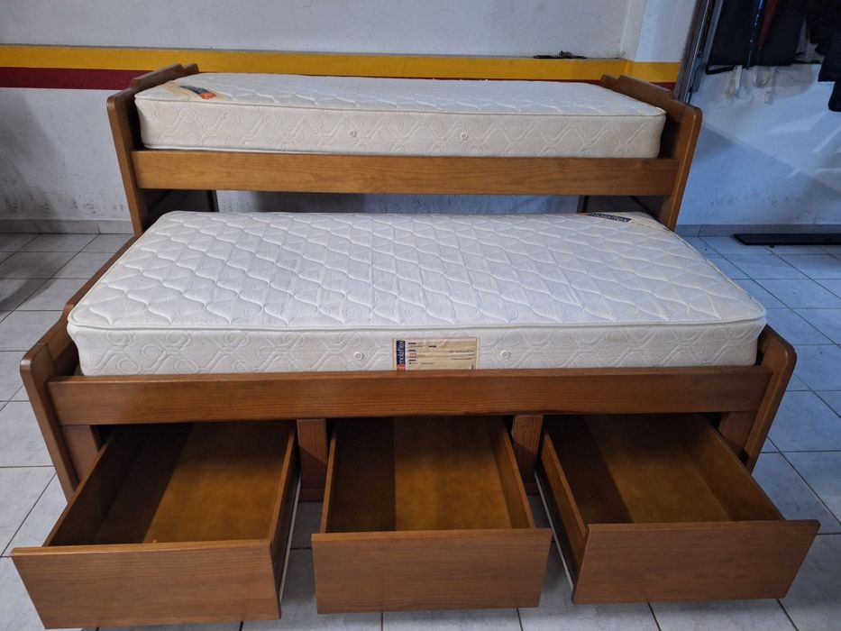 Conjunto de 2 camas beliches  em madeira maciça