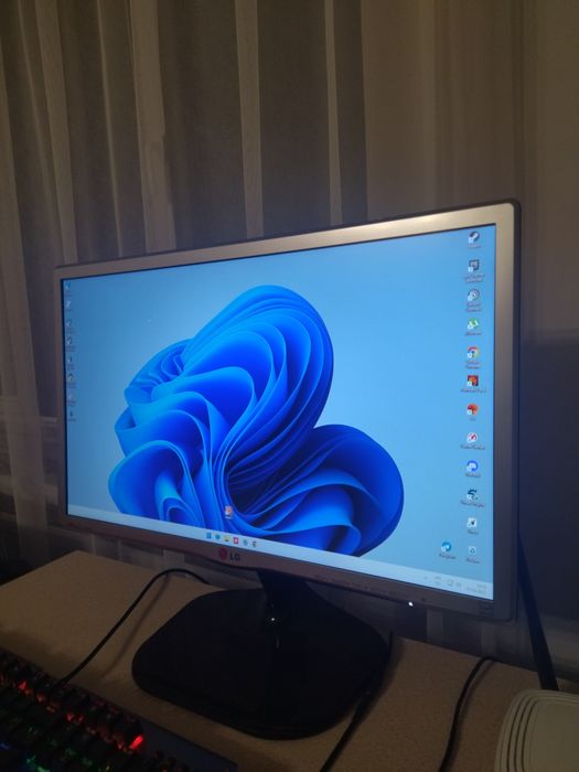 Монітор LG 22 MP56