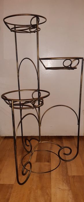 Кованая металическая подставка для комнатных растений и цветов