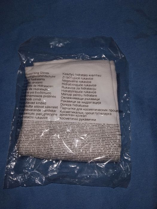 Nowe rękawiczki pielęgnacyjne do nawilżania rąk Avon