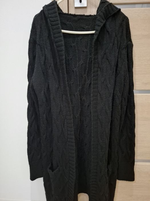 Sweter z kapturem