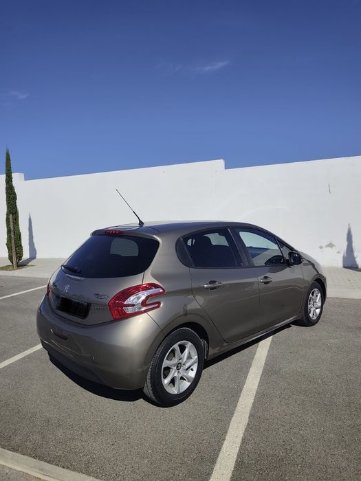 Peugeot 208 1.2 gasolina — photo 3