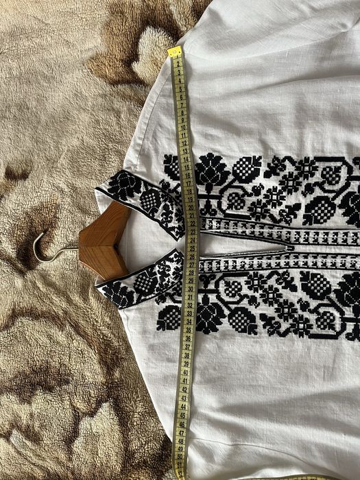 Продам чоловічу вишиту сорочку.