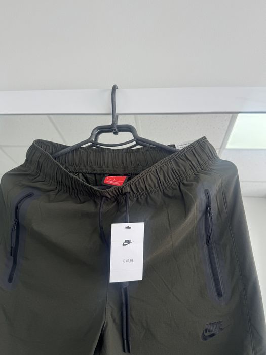 Нові Найк Nike Tech штани завужені стильні оливкові S розмір