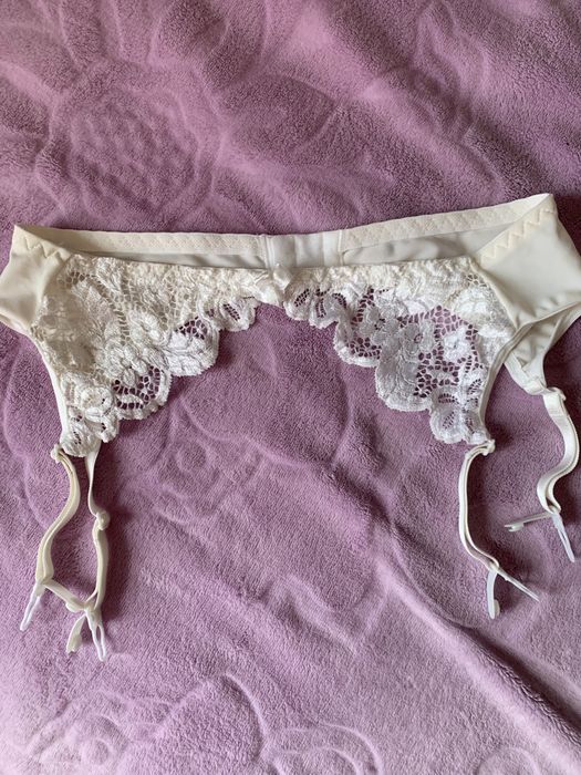 Мереживні жіночі трусики стрейч та стрінги