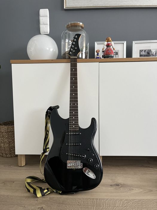 Guitarra eletrica custom-made + Estojo + Amplificador