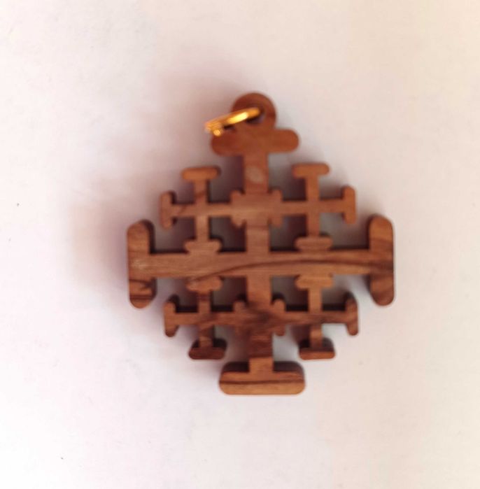 Pingente Cruz de Jerusalém em Madeira