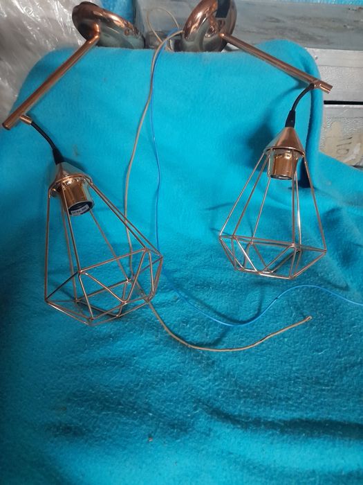 Candeeiros suspensos dourados