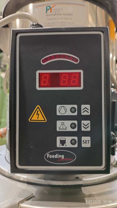 Zbiornik na granulat PIOVAN T100IX z podajnikiem Plastic Systems VLM5