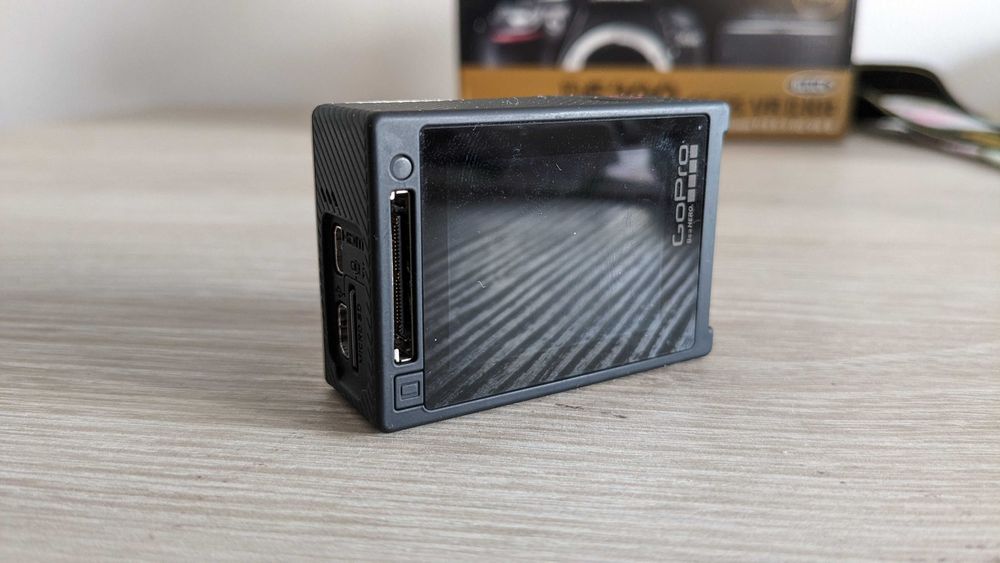 GoPro Hero 4 Silver + 2 Batteries + Memory Card + Accessories63824736897411122