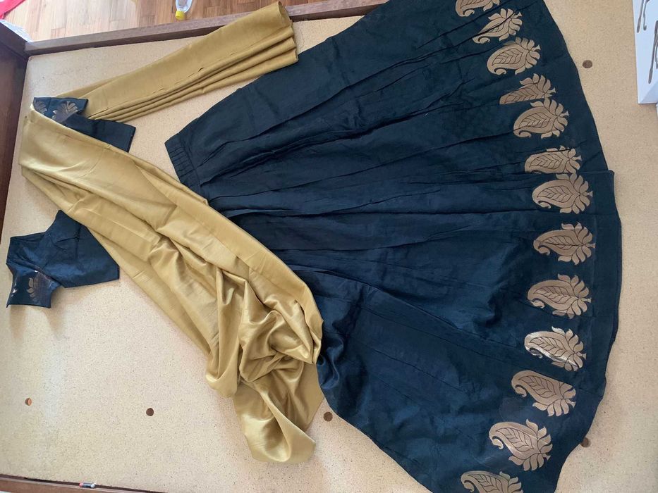Meio saree indiano Saia, blusa e xale.