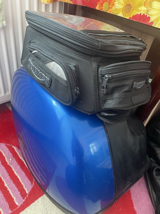 Оригинальная Мото сумка на бак Triumph 20L Waterproof Oxford в отличном состоянии под Шлем,карты и многое другое по супер цене.