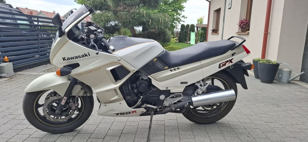 Kawasaki GPX 750R
