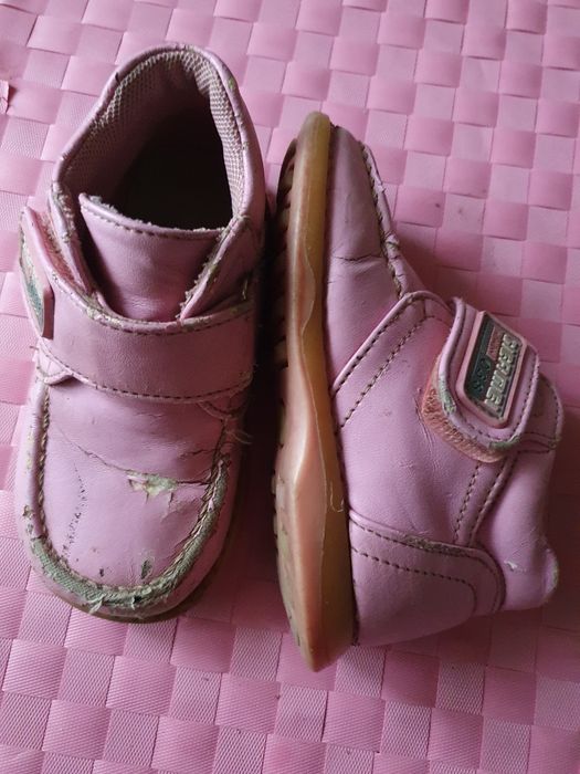 Отдам розовые детские ботиночки