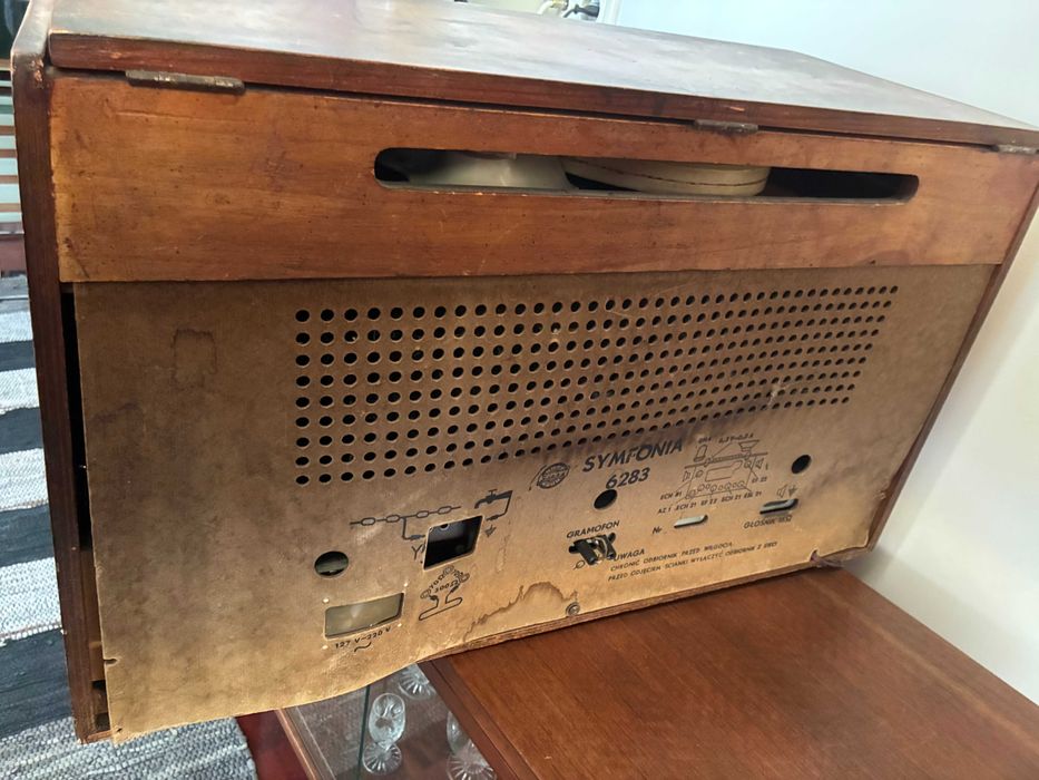 Radio Symfonia z gramofonem - klasyk z PRL-u