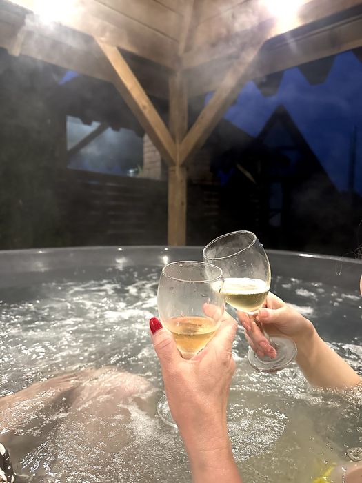 Відпочинок у Карпатах , ЧАН з гідромасажем, БАНЯ , БАСЕЙН на дворі