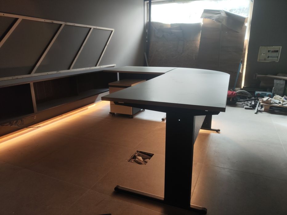 Secretária em L em bom estado