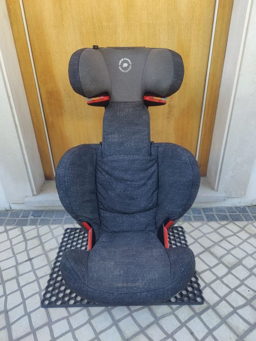 2 Cadeiras Bebé Confort Rodifix (3-12 anos)