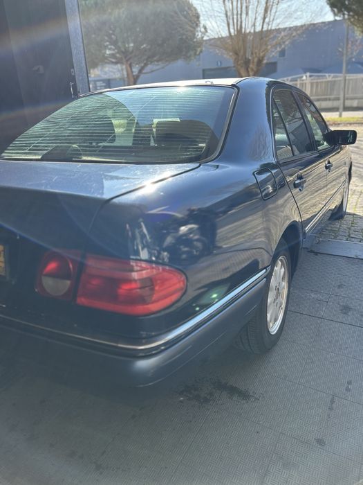 Mercedes E 220D W210