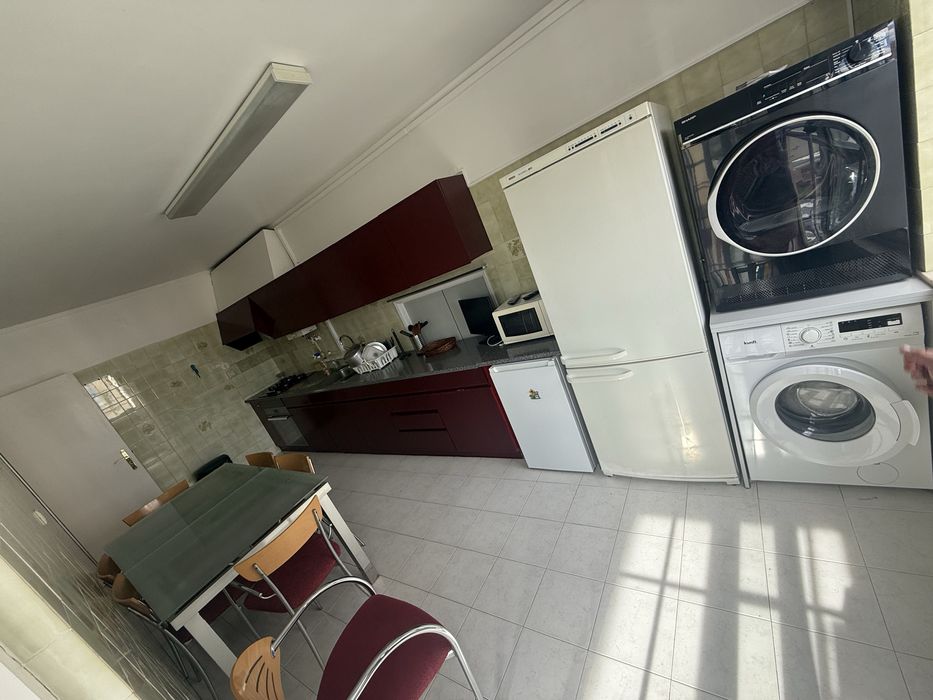 Quarto c frigorifico em Odivelas mobiliado 2 camas