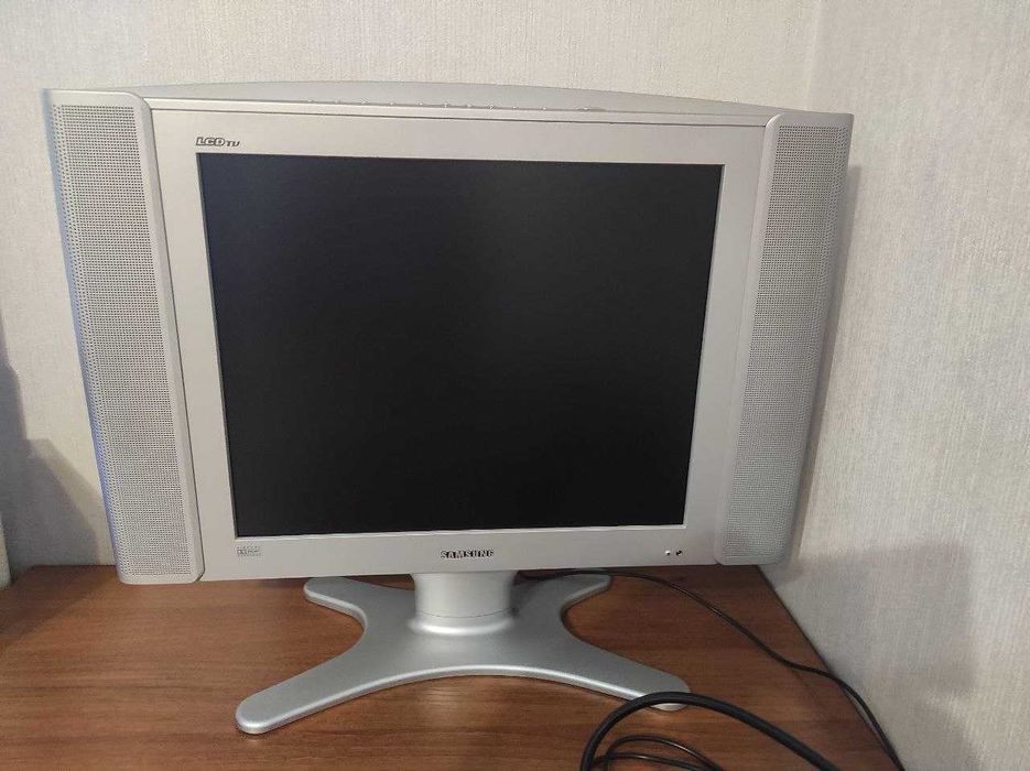 Компактний LCD телевізор Samsung LW17E24CB (17"), Корея