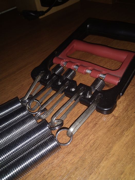 Пружинный плечевой эспандер для спины