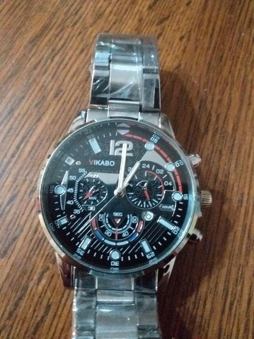 Чоловічий годинник.