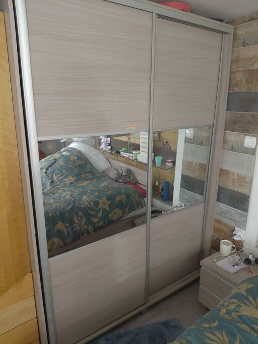 Oddam szafę z lustrem 150 na 210 wysoka