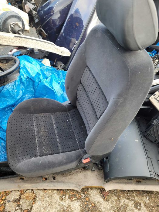 fotele tapicerka golf IV 5D welur ładna komplet