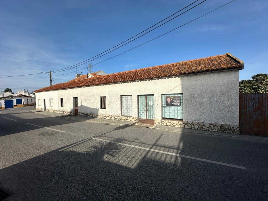 3 moradias + adega+ vinha+terrenos 5 armazens:  SANTAREM