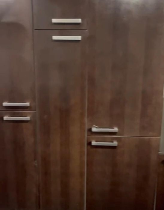 Portas de cozinha  em creme e vingue  2 em inox