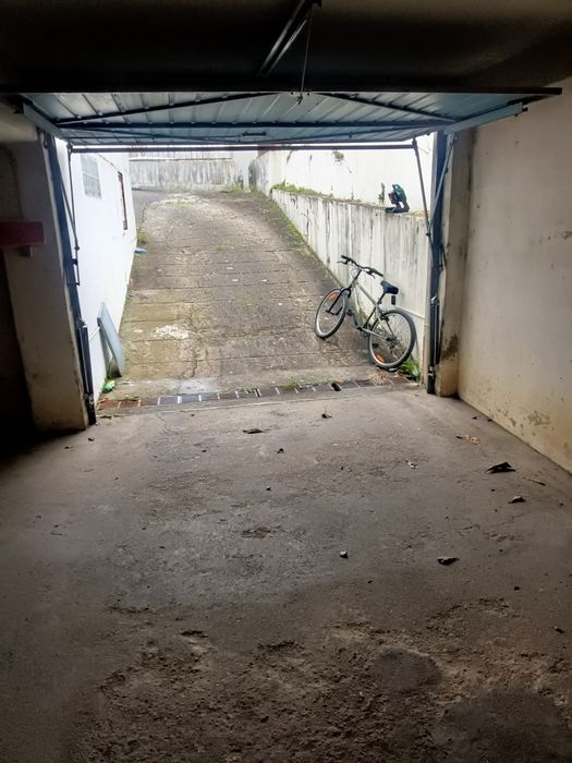 Garagem térrea para automóvel