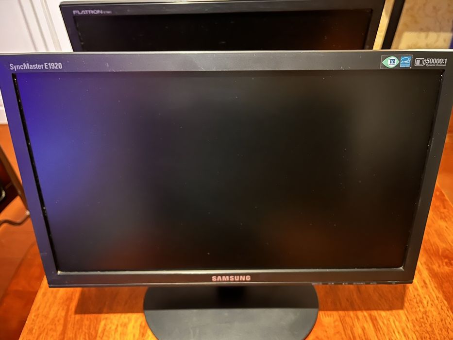 Монитор 19 LG, Samsung
