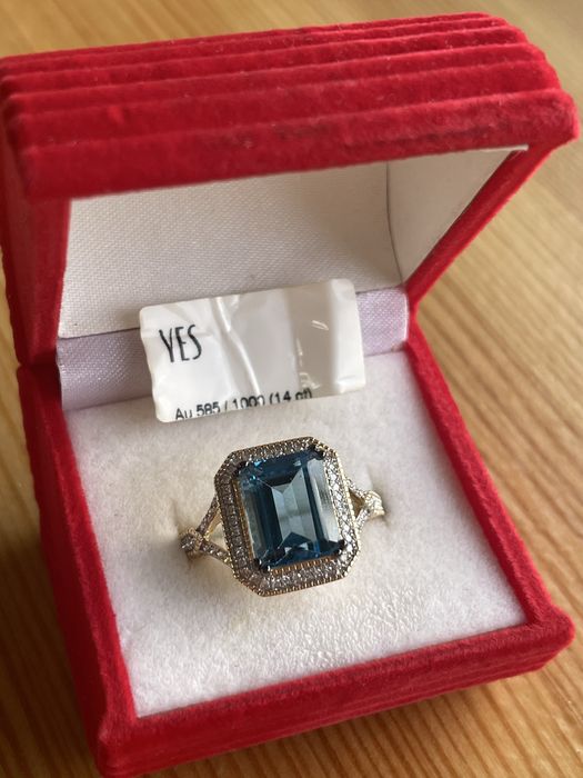 Каблучка 585 з природнім топазом і діамантами