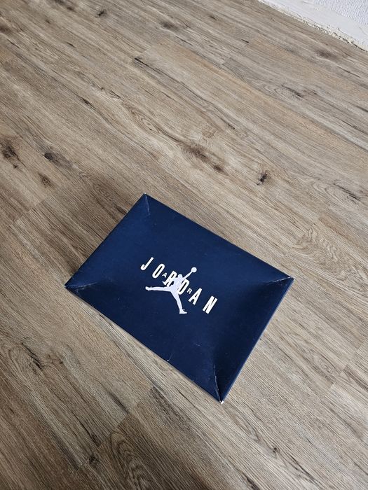 Jordan 11 low navy blue