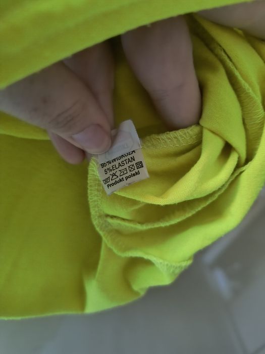 Neonowa koszulka z wiązaniem