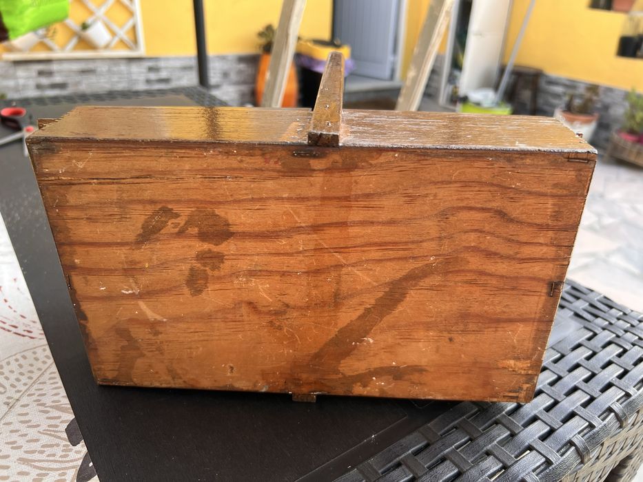Caixa de costura em madeira antiga