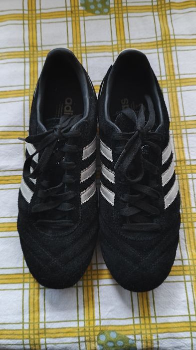 Продам оригінальні жіночі кросівки адідас чорного кольору.