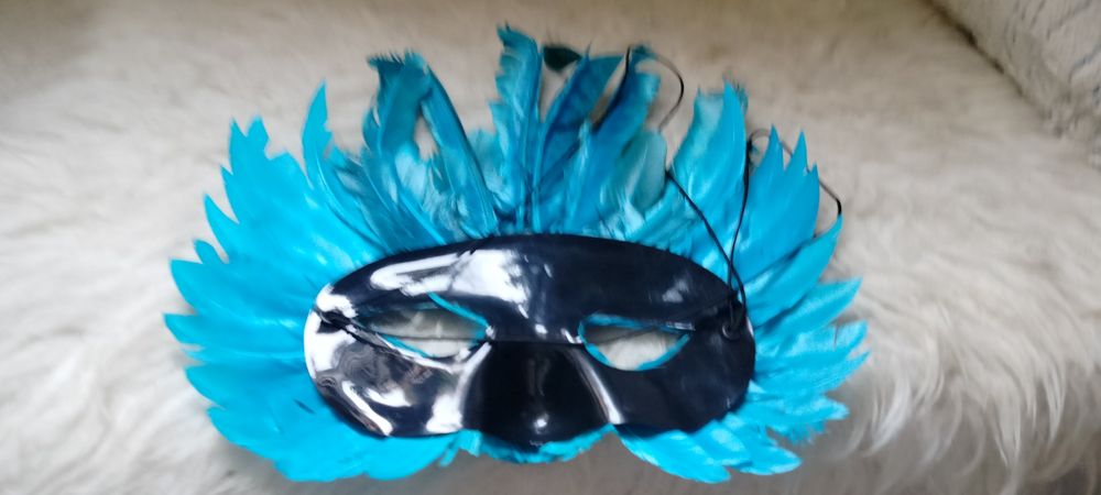 Maska z naturalnymi piórami maska wenecka