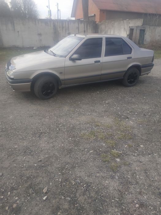 Автомобіль Рено 19