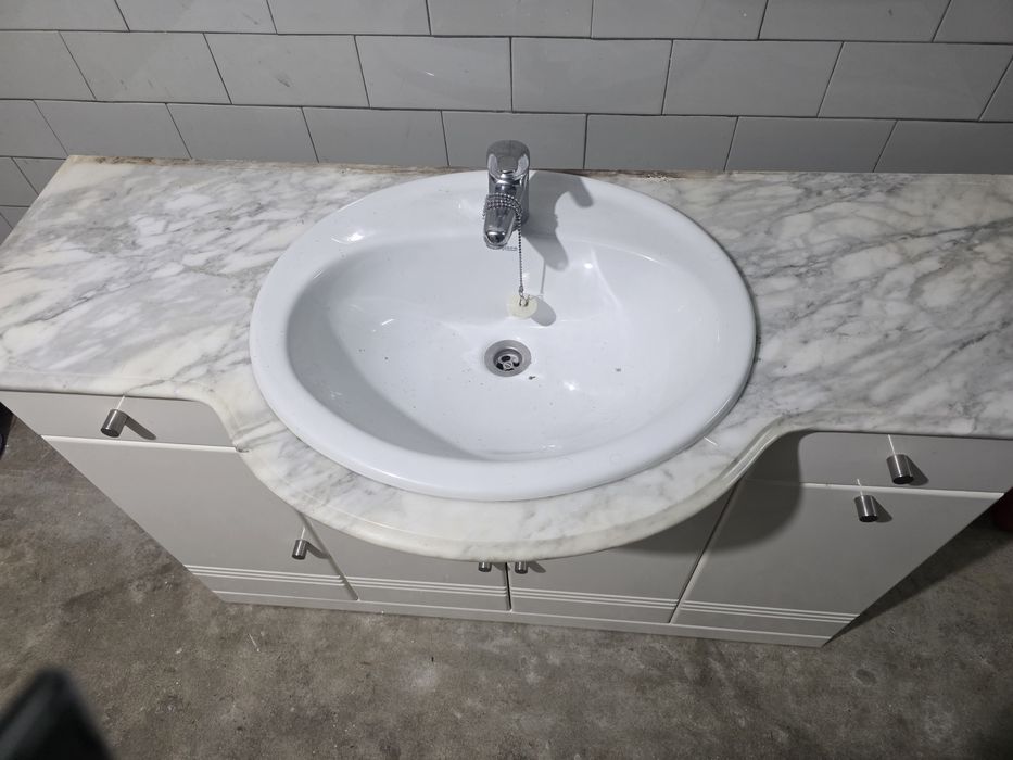 Móvel com lavatório