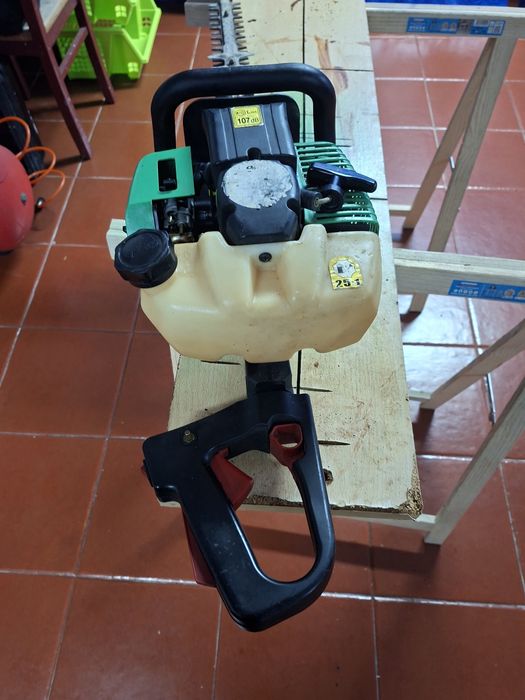 Corta sebes a gasolina