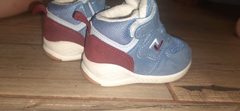 Продам хайтопи 19р