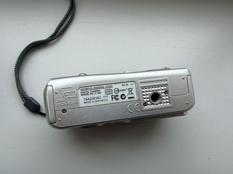 Цифровий фотоапарат Olympus c-180 5.1 mp