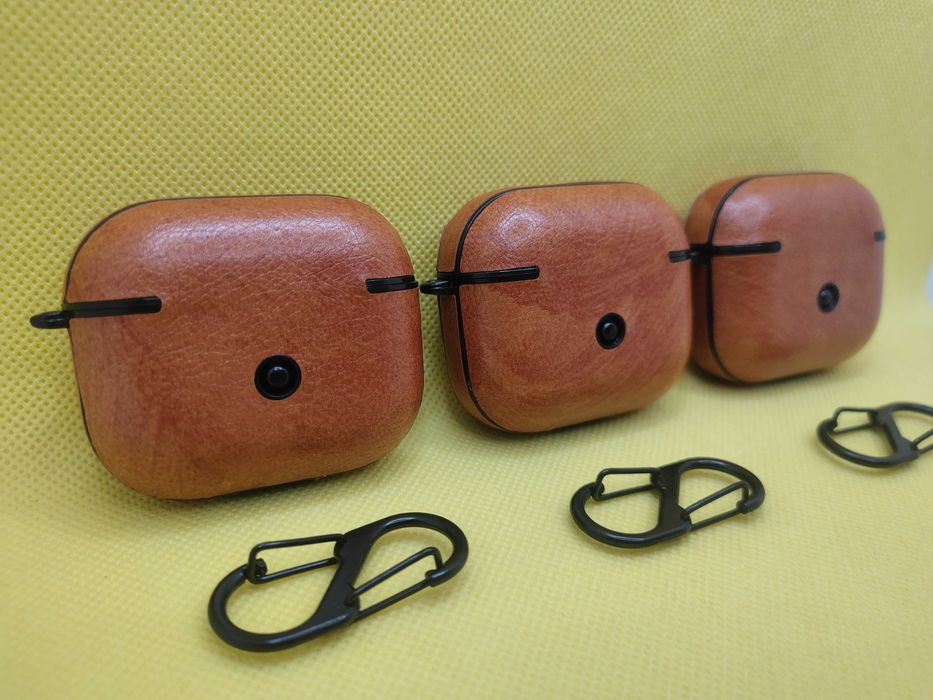 Чехол на наушники Apple AirPods 3 (Light Brown) + карабин