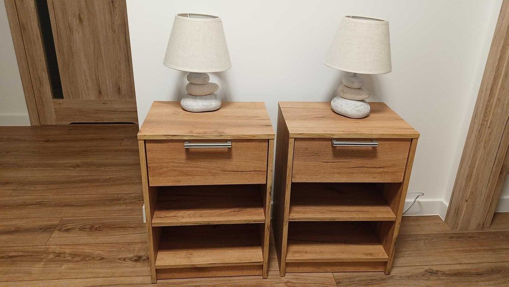 Meble i oświetlenie do sypialni – 2 stoliki nocne + 2 lampki nocne