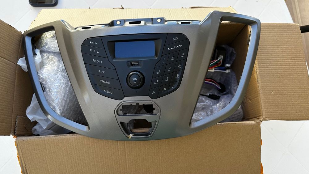 Vendo auto rádio original ford transit a partir de 2016