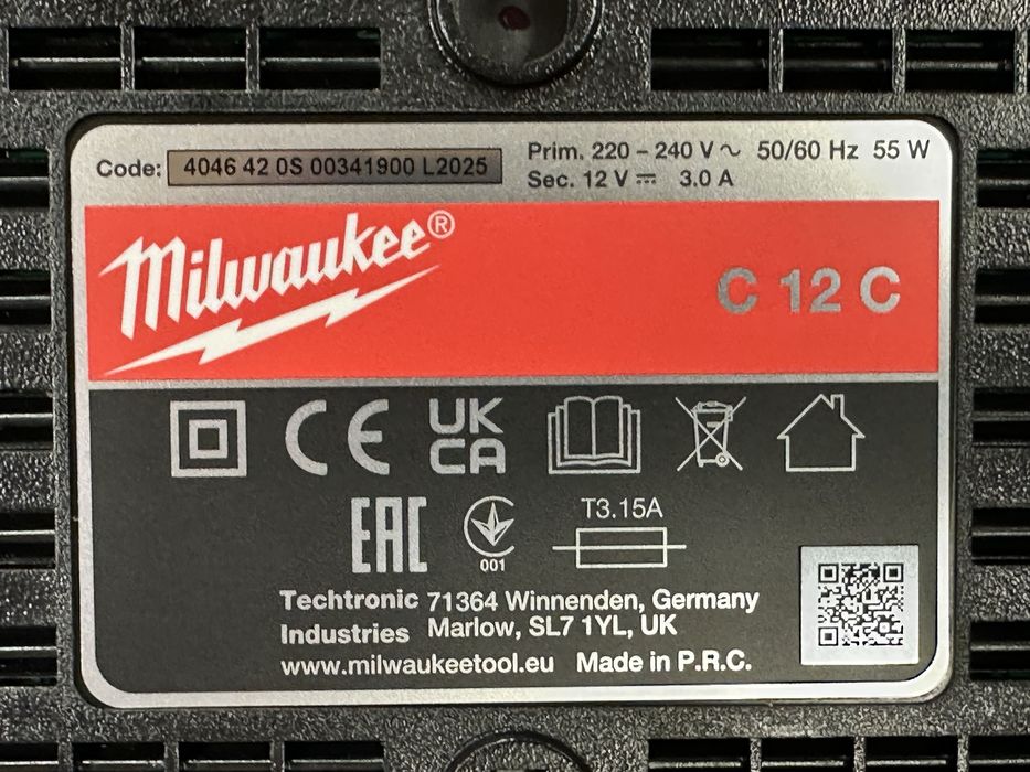 Зарядний пристрій, зарядне, зарядка Milwaukee m12 220в, Європа!